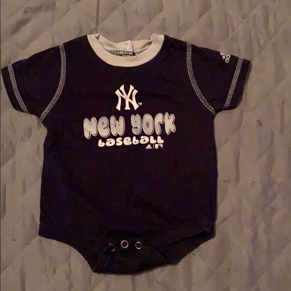 Yankees Onesie by Adidas Size 3/6 months.